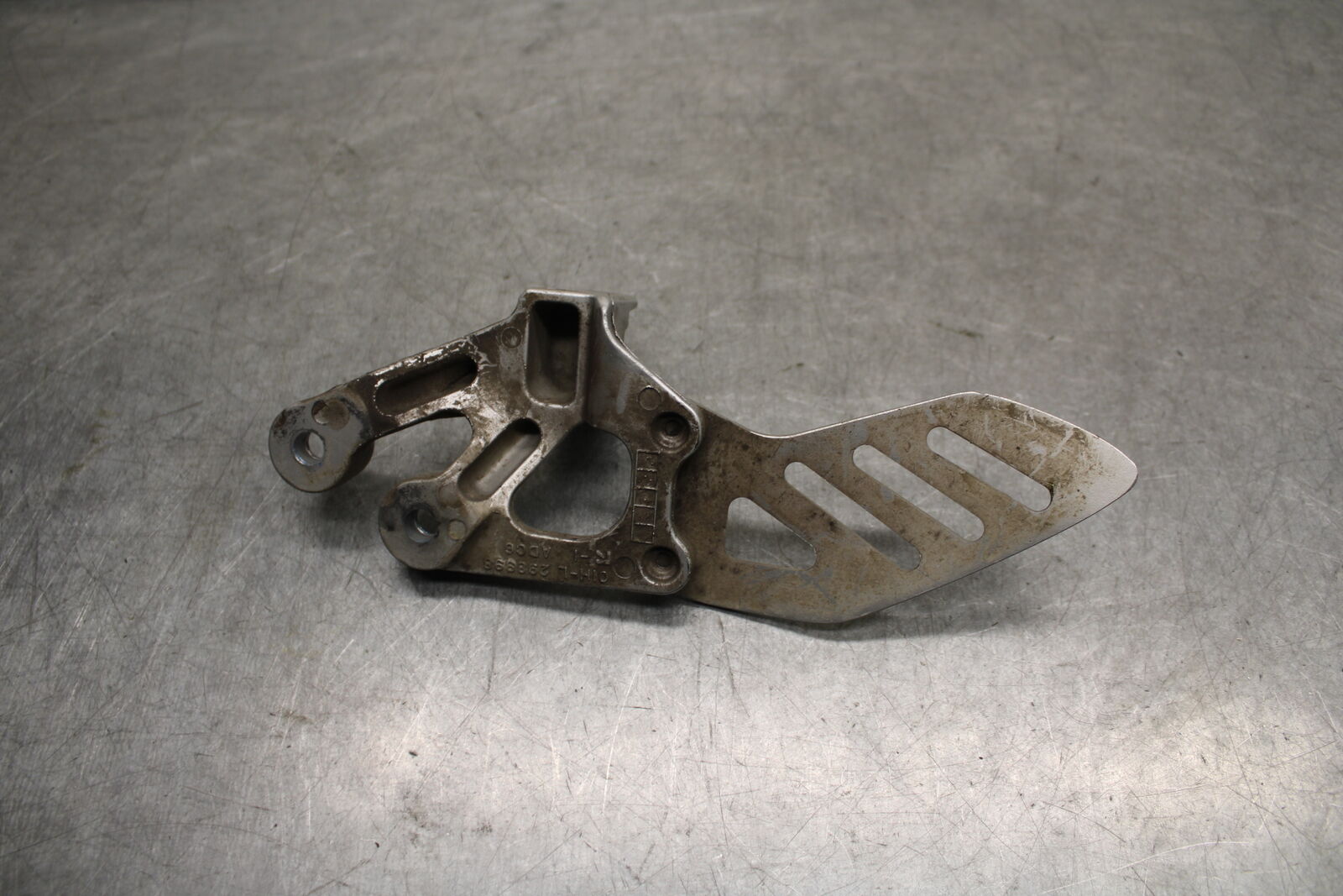 06-07 SUZUKI GSXR750 LEFT REARSET REAR SET DRIVER FOOT PEG REST STOP BB670