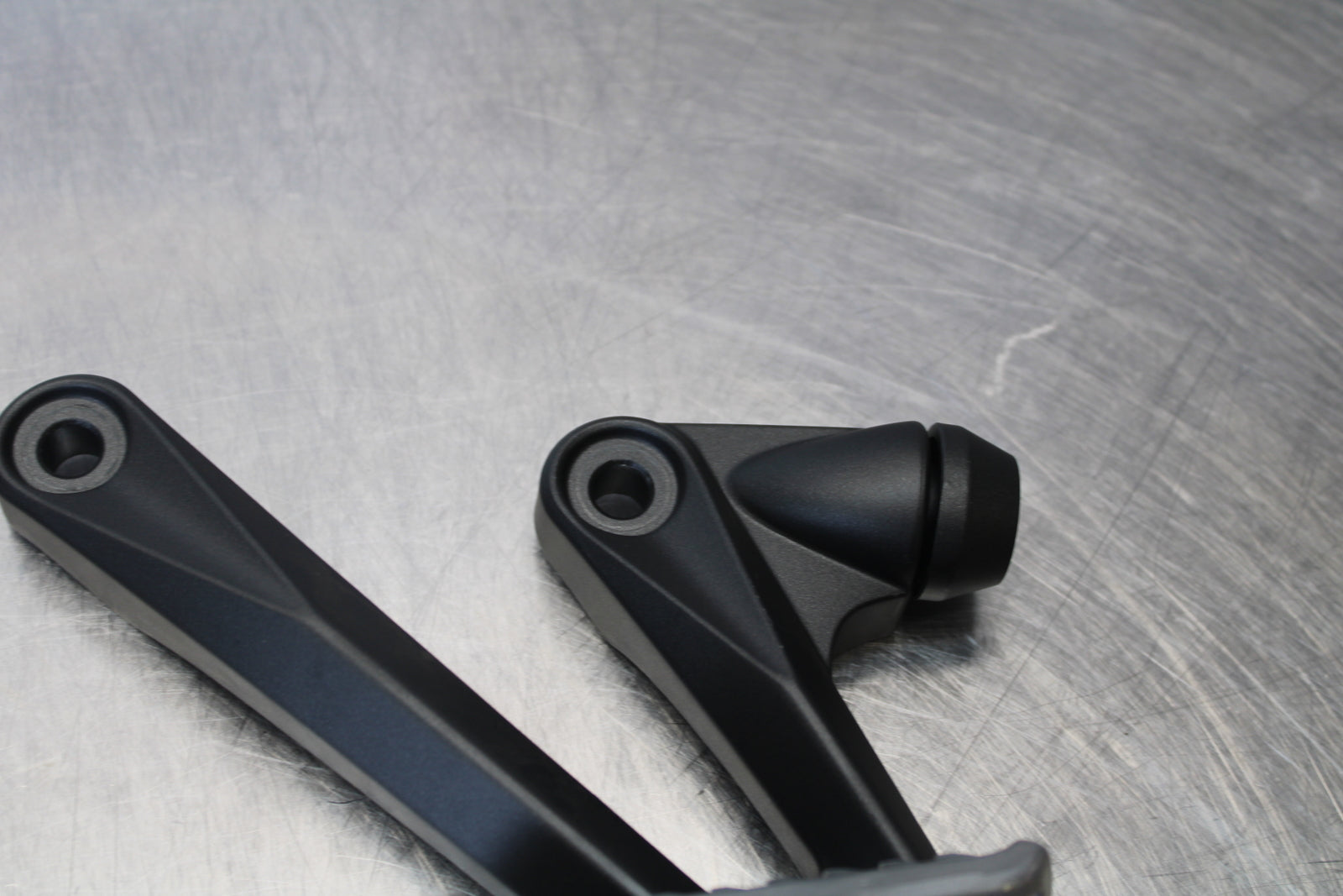 23-24 KAWASAKI NINJA ZX14R REAR BACK PASSENGER PEG SET PAIR BB169