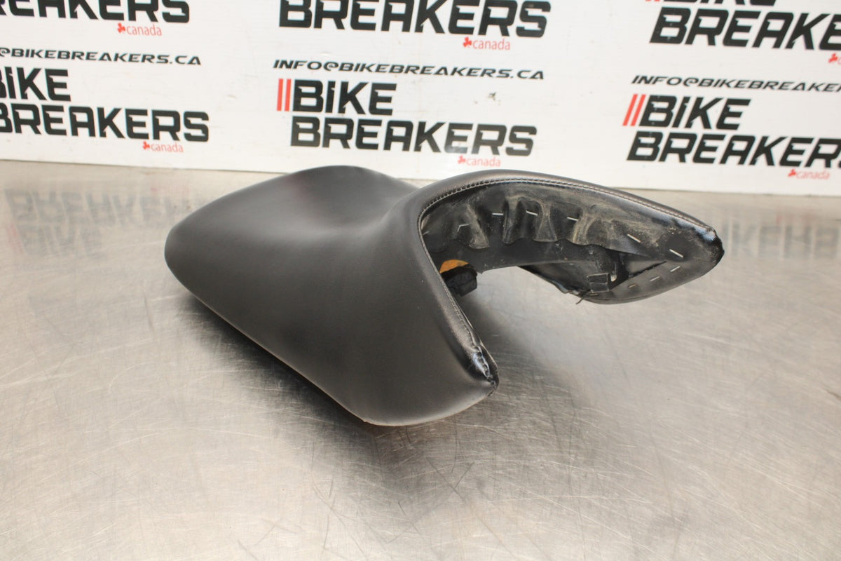 08 HONDA CBR125R FRONT DRIVERS SEAT PAD SADDLE PILLION BB839