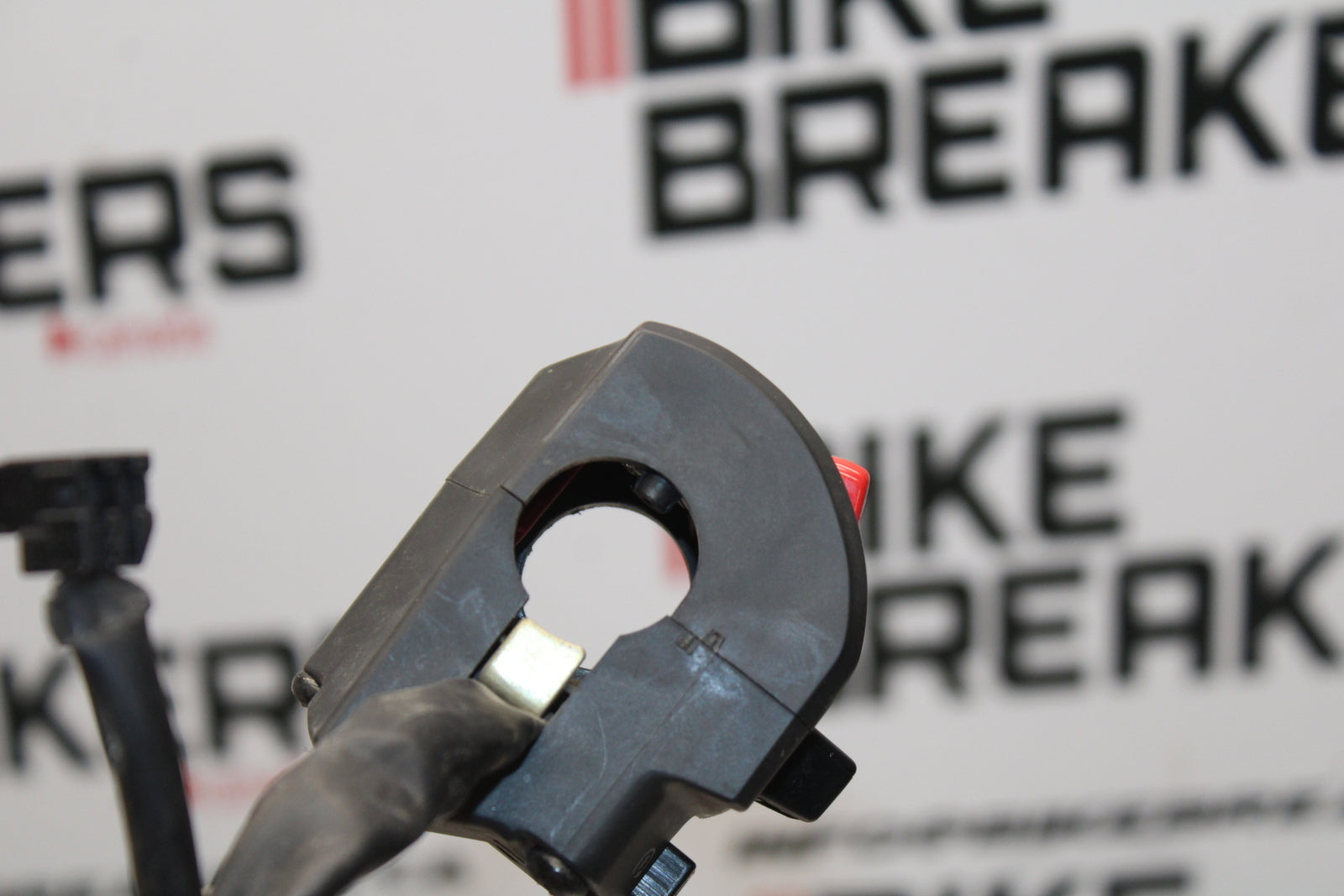 04-05 KAWASAKI NINJA ZX10R RIGHT CLIP ON HANDLE KILL OFF START SWITCHES BB163