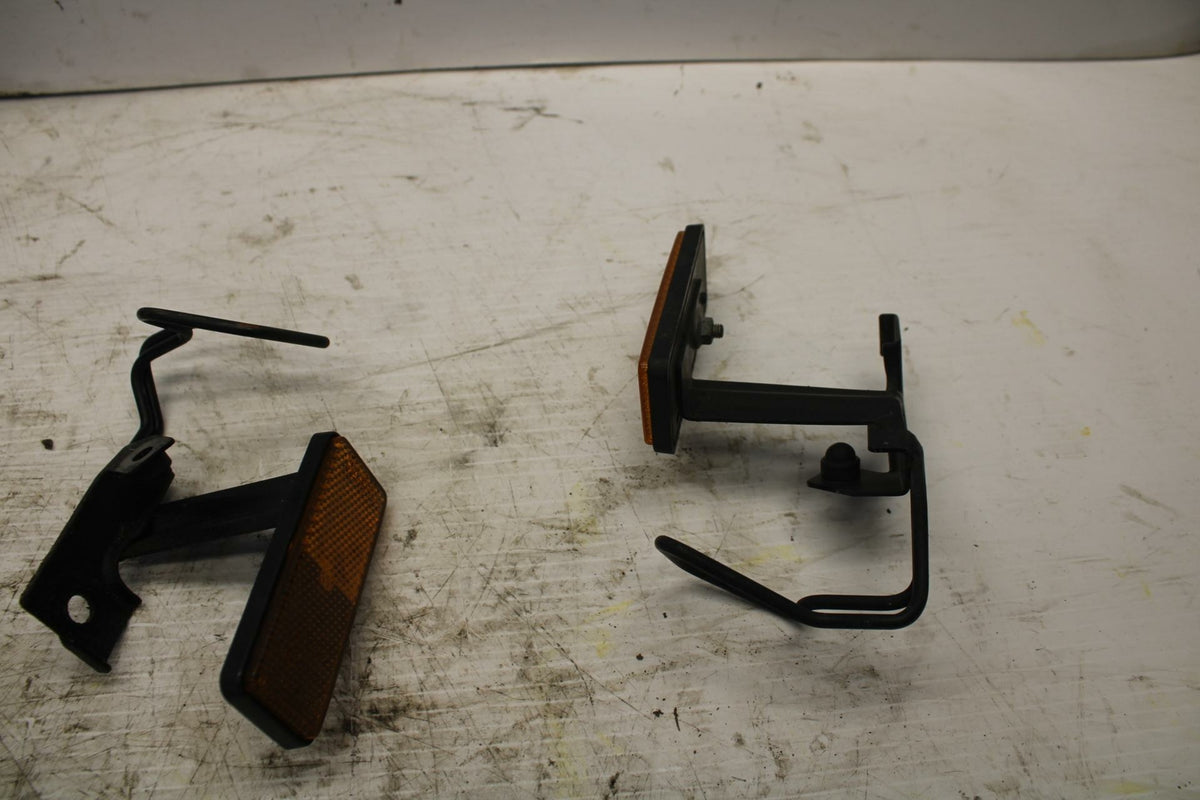 03-04 YAMAHA ROAD STAR 1600 REFLECTOR GARNISH MARKER FRONT BB279