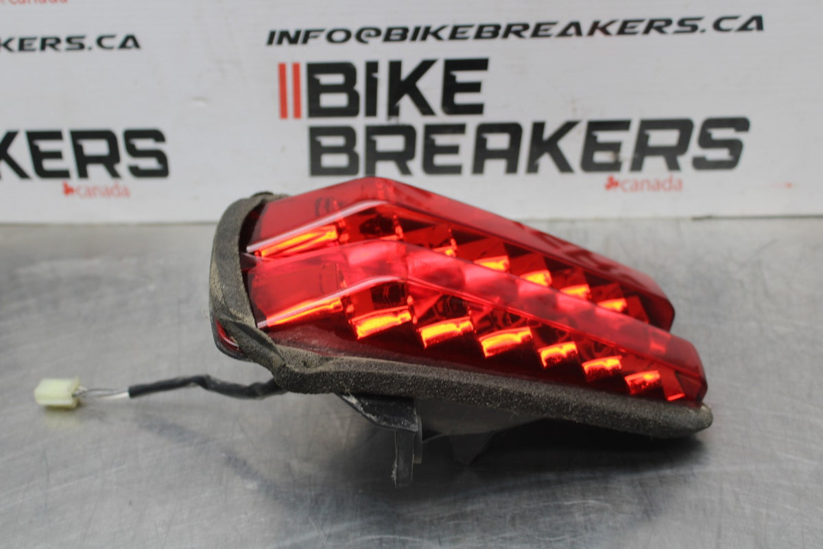 06 SUZUKI SV650S REAR TAIL TAILLIGHT BACK BRAKE LIGHT BB783