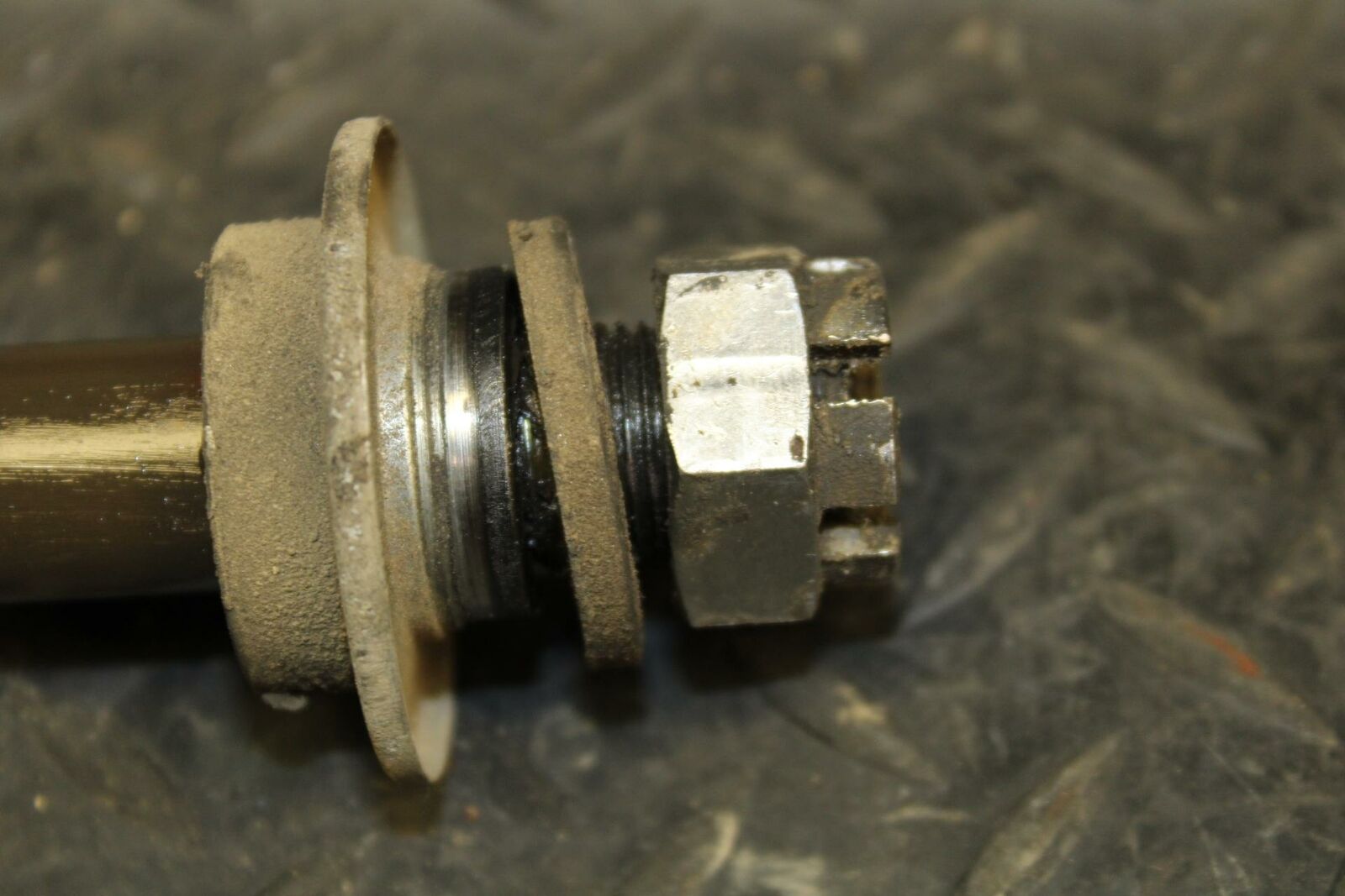 80-81 YAMAHA XS1100 SPECIAL REAR AXLE BACK WHEEL RIM PIVOT BOLT AXEL BB174
