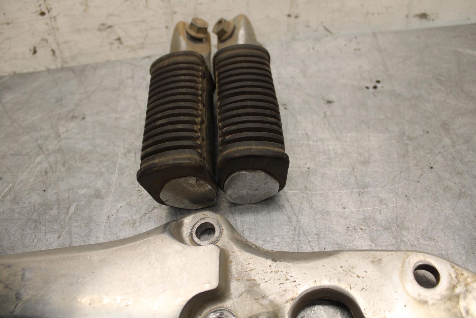 82-83 SUZUKI GS1100GL FRONT FOOT RESTS PEGS STEPS SET PAIR BB30