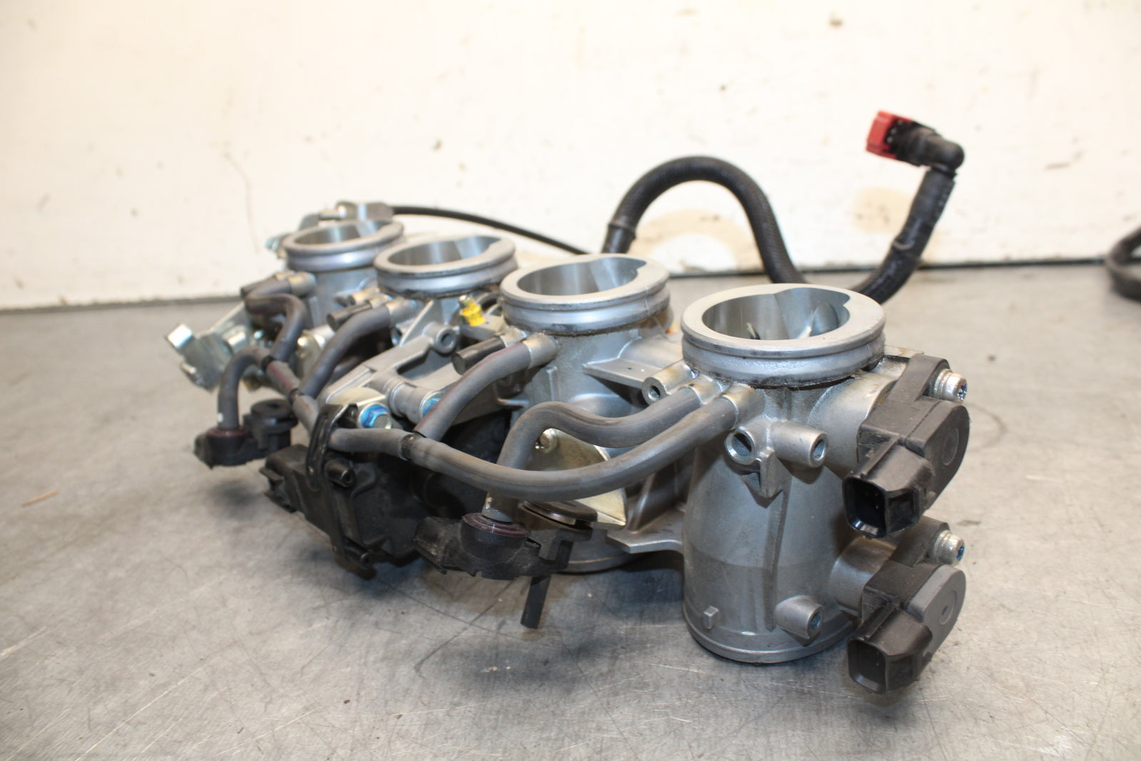 13-18 KAWASAKI NINJA ZX6R MAIN FUEL INJECTORS / THROTTLE BODIES BB682