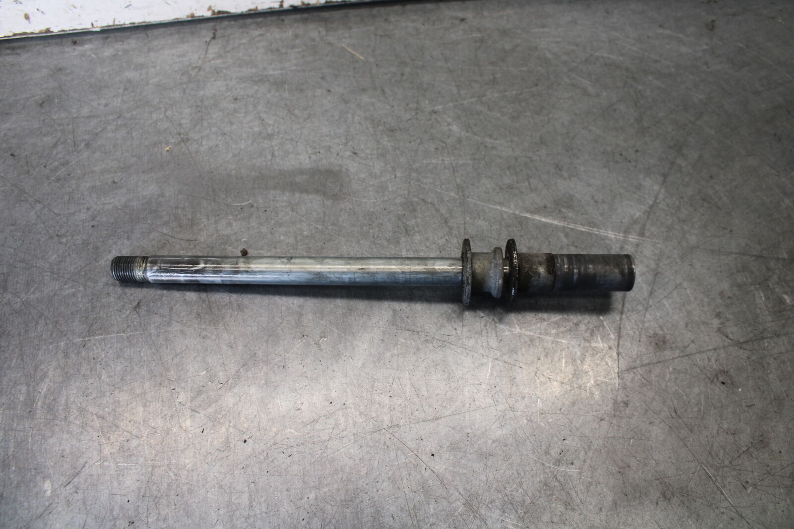 05-09 SUZUKI BOULEVARD C90 FRONT WHEEL RIM AXLE PIVOT BOLT BB692