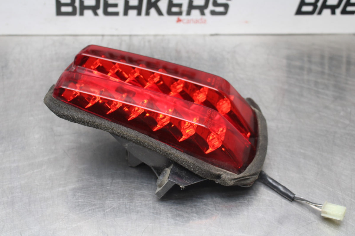 06 SUZUKI SV650S REAR TAIL TAILLIGHT BACK BRAKE LIGHT BB783