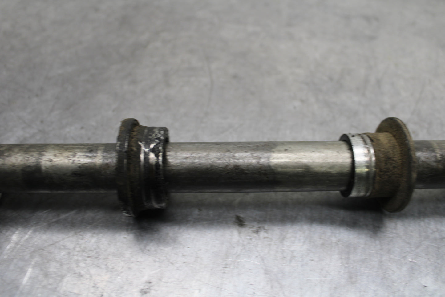 93-94 KAWASAKI NINJA ZX7R REAR AXLE BACK WHEEL RIM PIVOT BOLT AXEL BB122