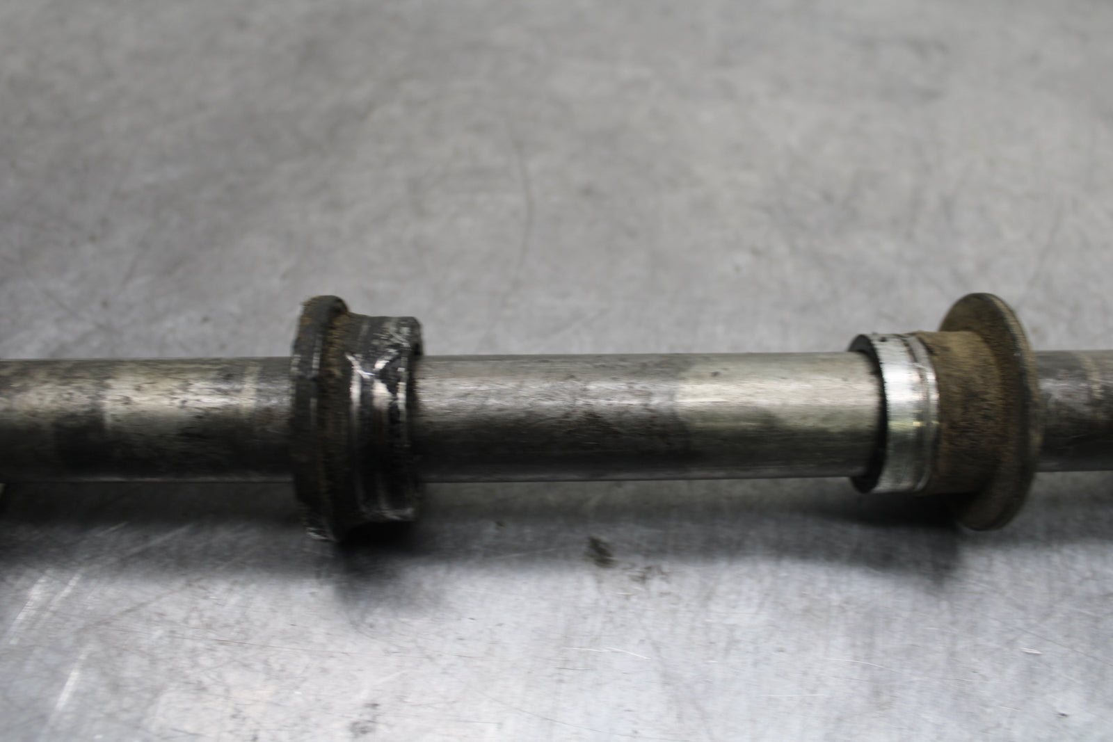 93-94 KAWASAKI NINJA ZX7R REAR AXLE BACK WHEEL RIM PIVOT BOLT AXEL BB122