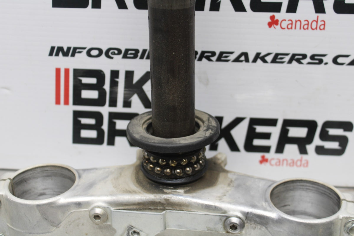08 KAWASAKI NINJA ZX10R FRONT FORKS CLAMP LOWER TRIPLE TREE STEM BB201