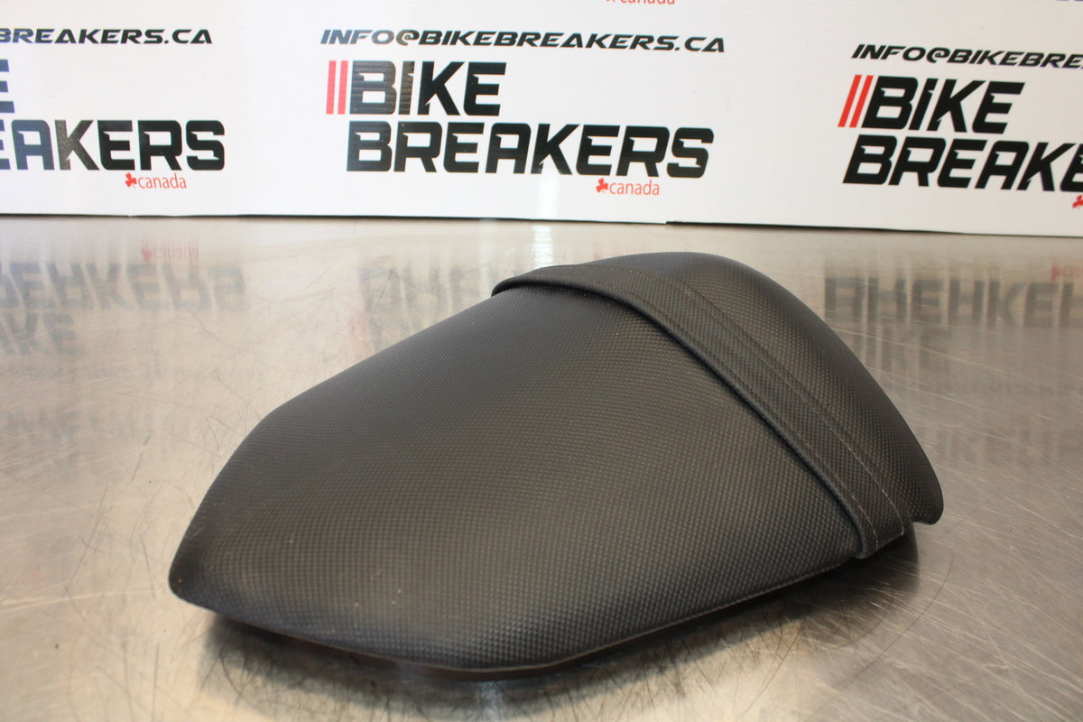 07 KAWASAKI Z1000 REAR BACK PASSENGER TANDEM SEAT PAD SADDLE PILLION BB148