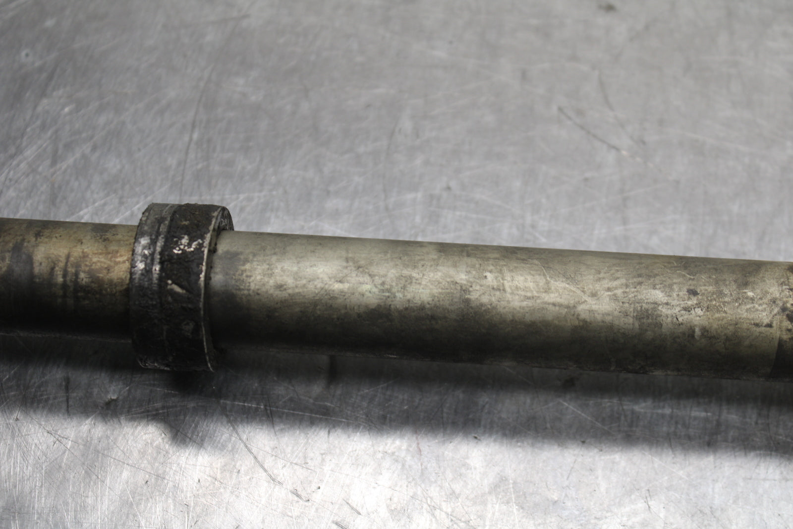 08-10 SUZUKI GSXR 600 REAR AXLE BACK WHEEL RIM PIVOT BOLT AXEL BB132
