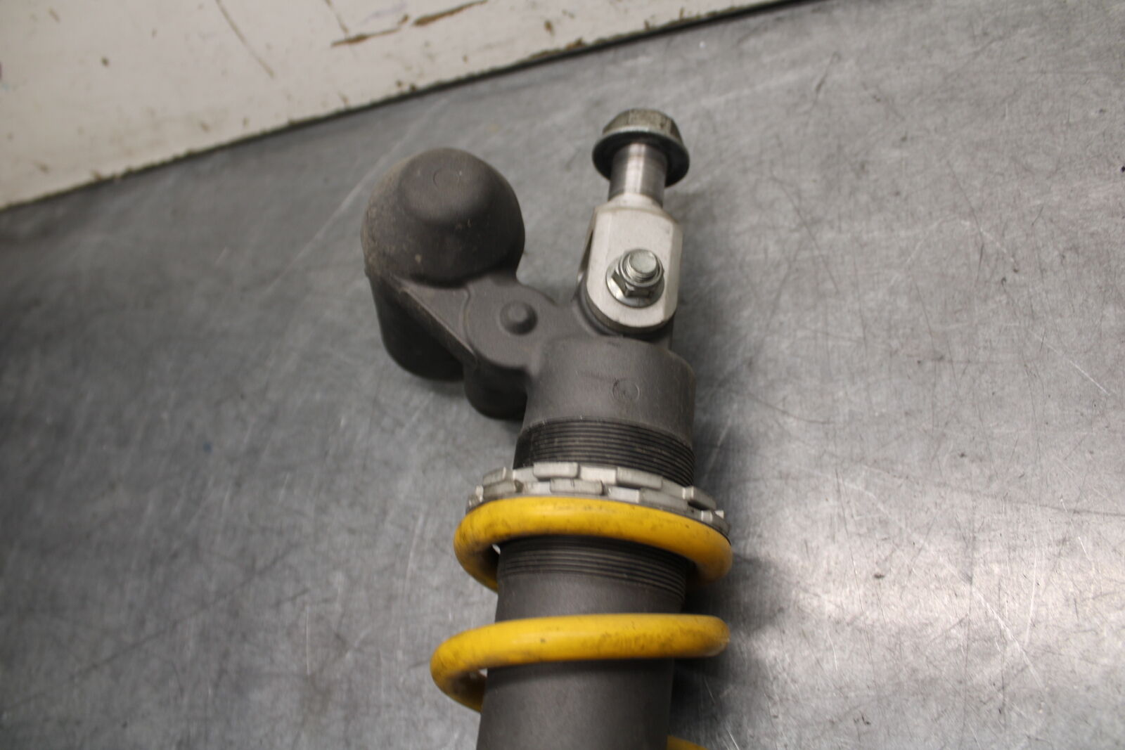 05-06 SUZUKI GSXR1000 REAR BACK SHOCK ABSORBER SUSPENSION 62100-41G00-163 BB677