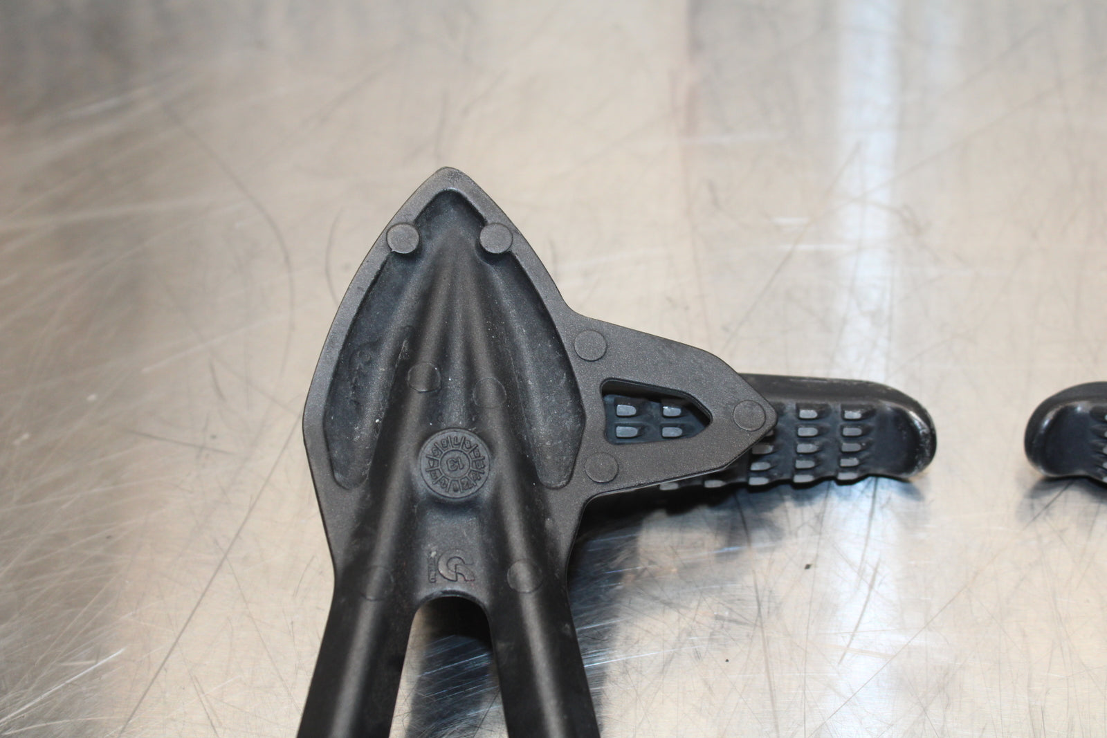 13-17 KAWASAKI NINJA ZX6R ZX636 ABS REAR BACK PASSENGER PEG SET PAIR BB143