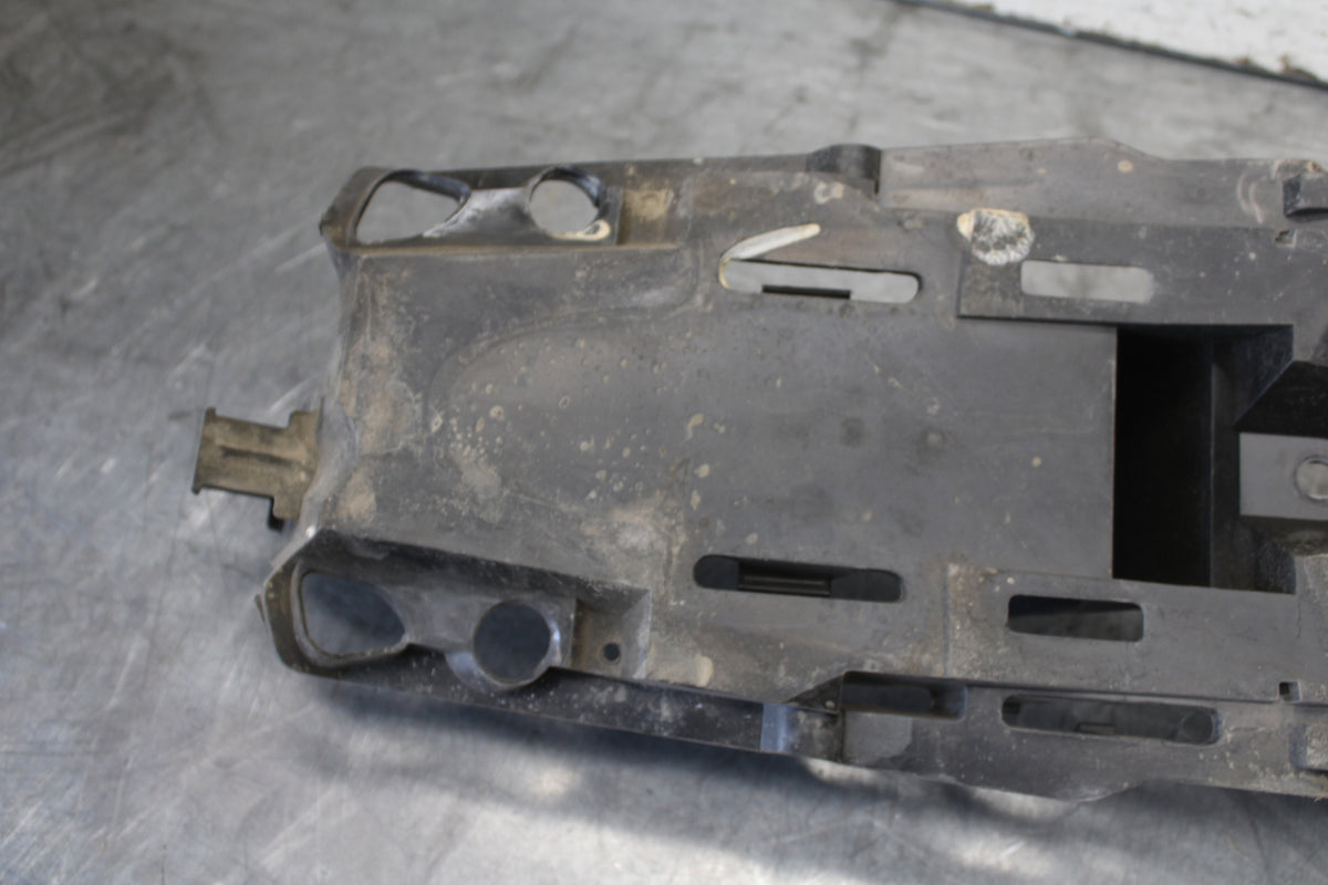 06-07 SUZUKI GSXR 600 REAR BACK TAIL UNDERTAIL BATTERY TRAY PLASTIC BB694