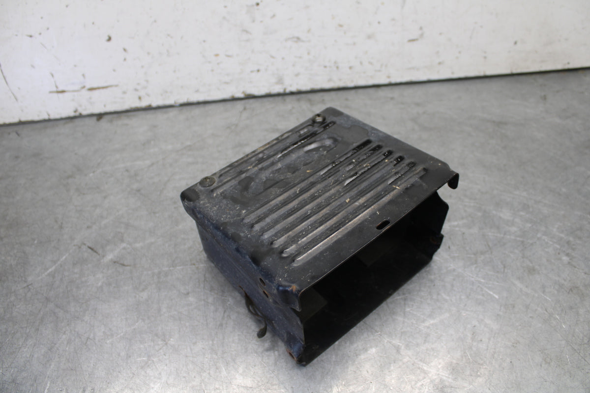 05-09 SUZUKI BOULEVARD C90 BATTERY TRAY BOX HOLDER BB692