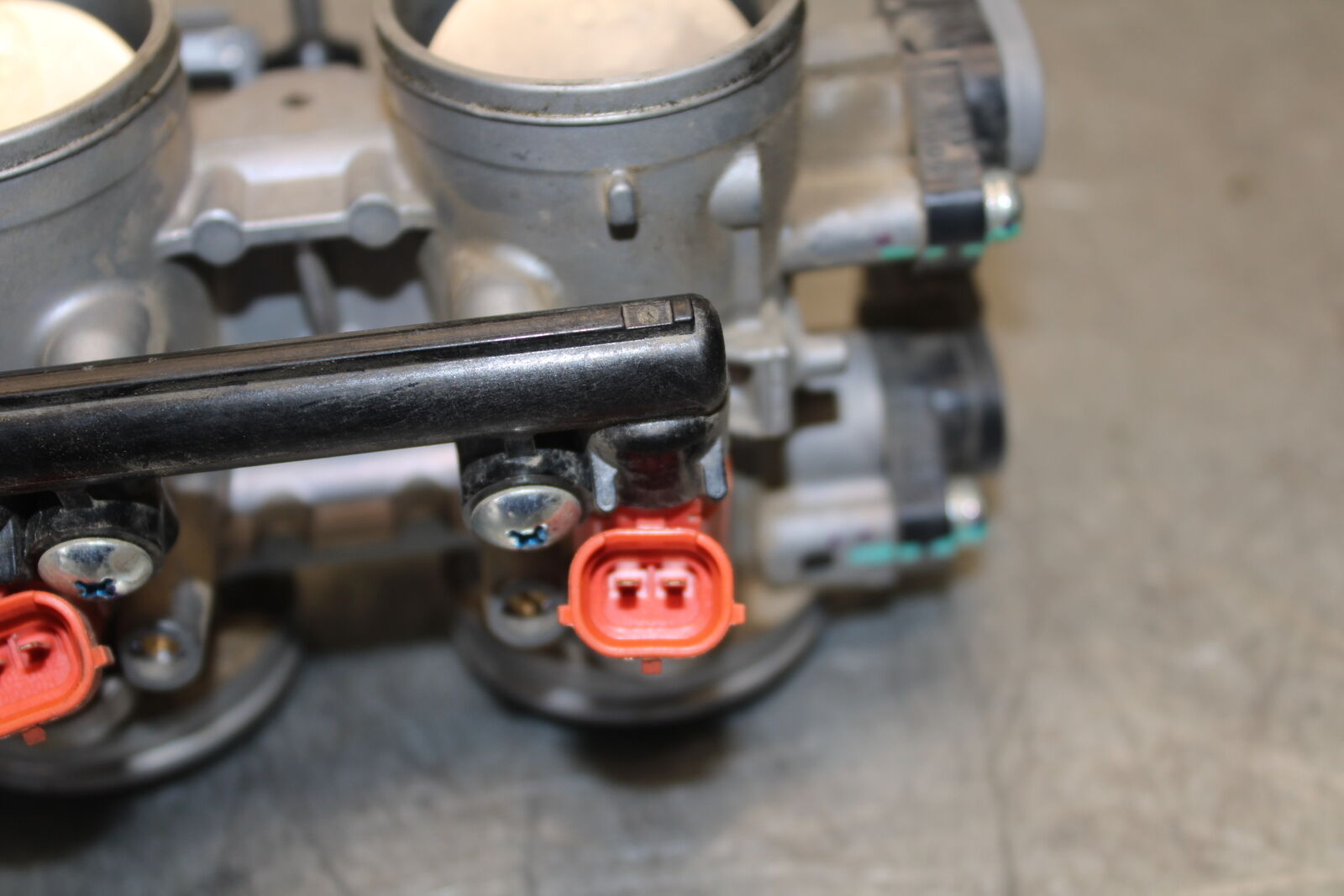 19-23 KAWASAKI NINJA ZX6R MAIN FUEL INJECTORS / THROTTLE BODIES BB701