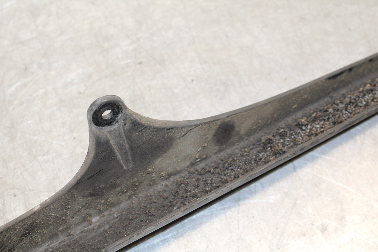 07-08 TRIUMPH DAYTONA 675 REAR BACK DRIVE CHAIN GUARD COVER T2050400 BB685