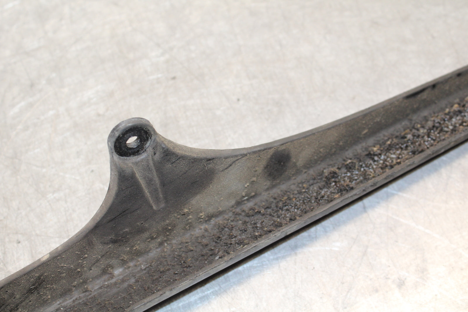 07-08 TRIUMPH DAYTONA 675 REAR BACK DRIVE CHAIN GUARD COVER T2050400 BB685