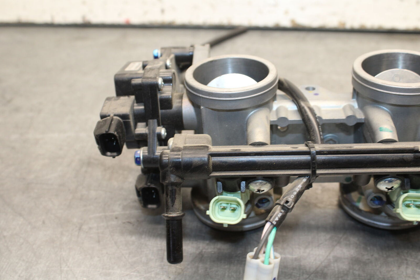 18-24 KAWASAKI NINJA 650 MAIN FUEL INJECTORS / THROTTLE BODIES BB725