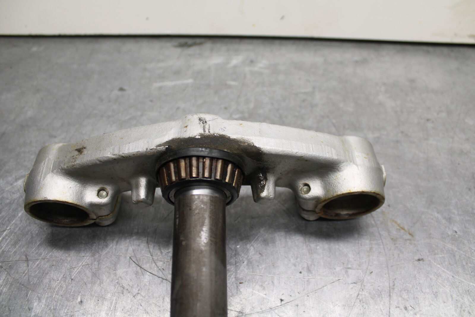 1984 Yamaha Virago 1000 FRONT FORKS CLAMP LOWER TRIPLE TREE STEM BB117