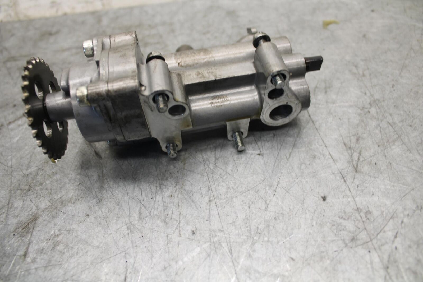2007 Suzuki GSXR600 ENGINE MOTOR OIL PUMP 16400-01H00 BB540