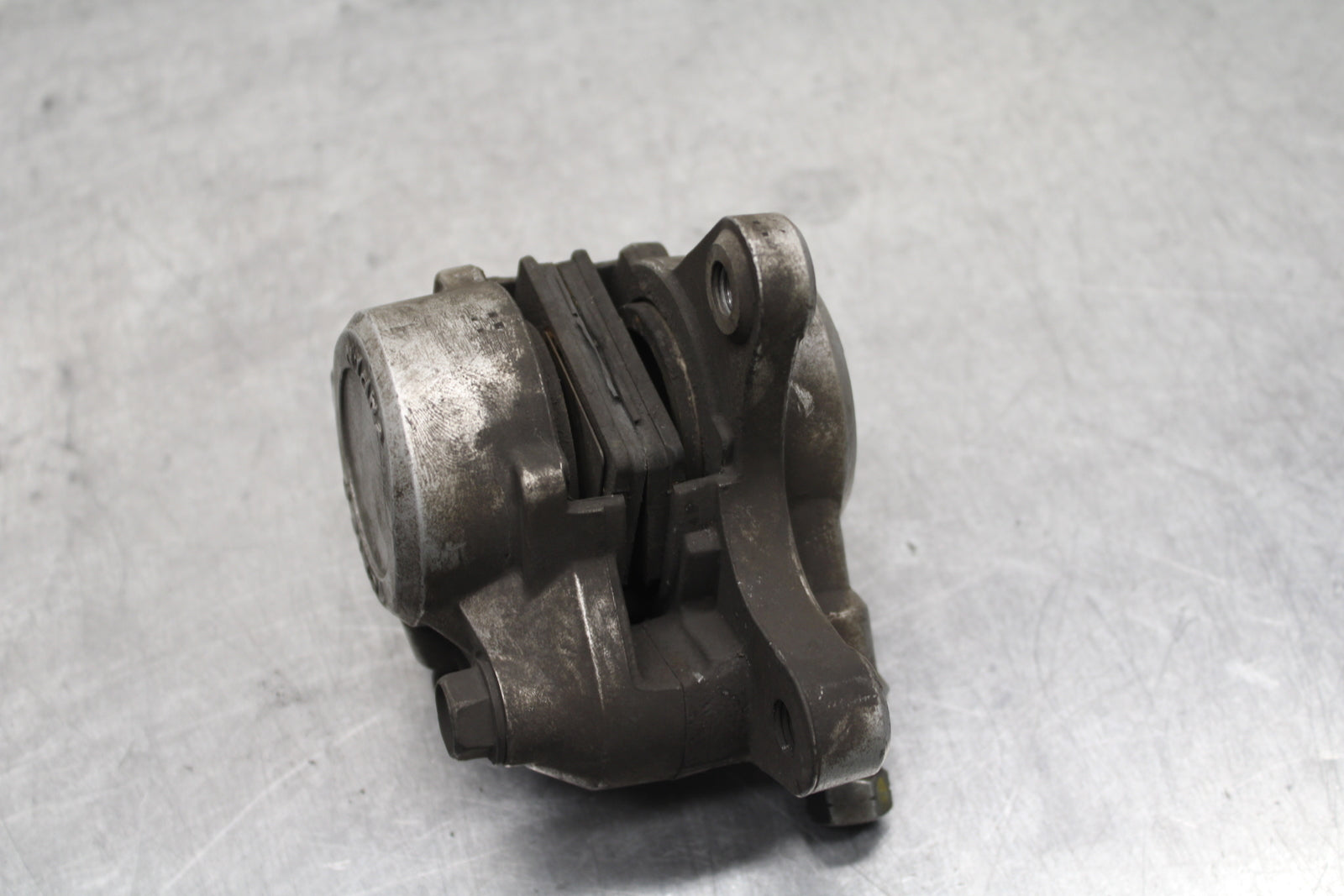 00 SUZUKI INTRUDER 1500 VL1500 RIGHT FRONT BRAKE CALIPER BB761