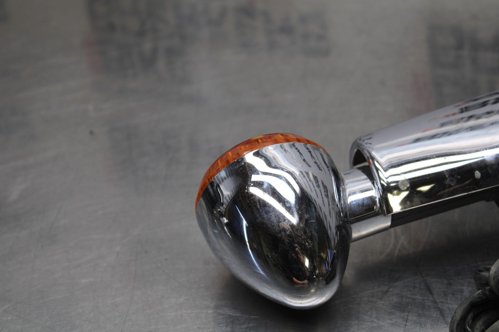 03-08 KAWASAKI VULCAN 1600 REAR BACK TURN SIGNAL BAR MOUNT & LIGHTS BB196