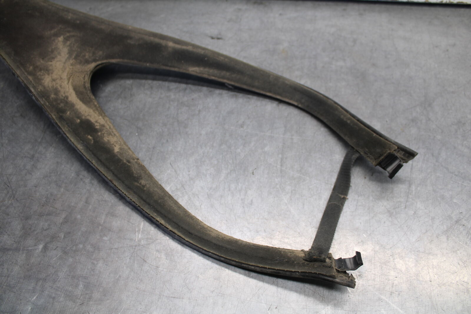 02-04 HONDA VTX1800S GAS TANK FUEL CELL BELT BB712