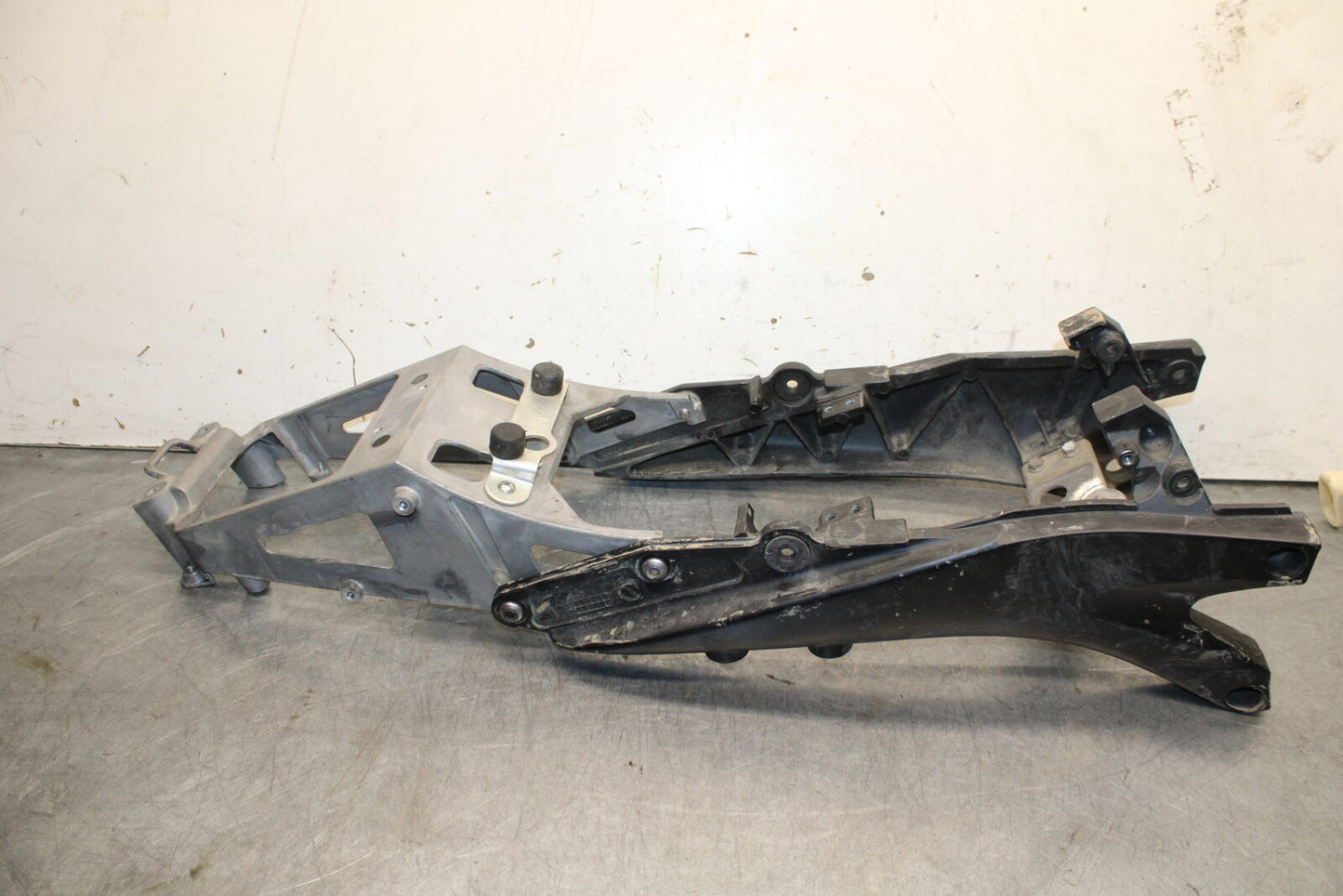 06-07 SUZUKI GSXR750 REAR SUBFRAME SUB FRAME 41211-01H00-YAP 41231-41G10 BB670
