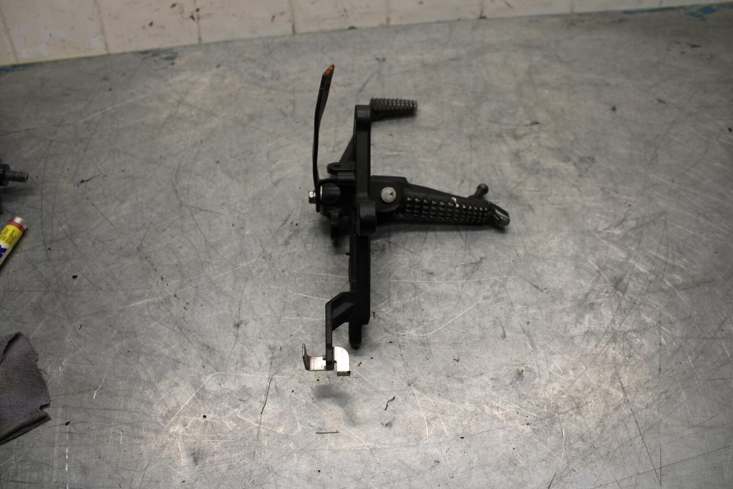 11-15 KAWASAKI ZX1000R RIGHT REARSET REAR SET DRIVER FOOT PEG REST STOP BB445