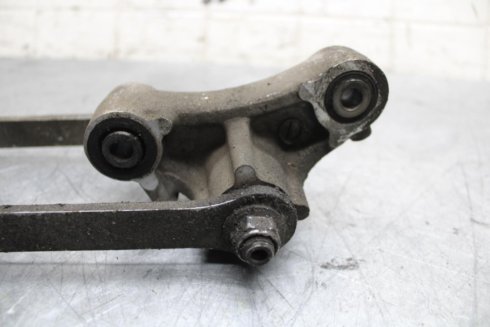 2009 Kawasaki Ninja ZX6R ZX600R REAR DOGBONE SHOCK LINKAGE LINK BB548