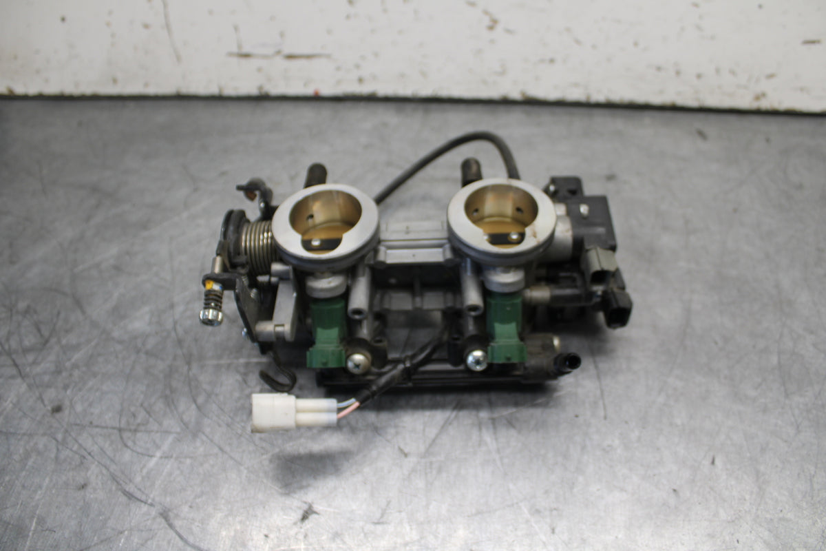 12-17 KAWASAKI ER-6N Z650 MAIN FUEL INJECTORS / THROTTLE BODIES BB709