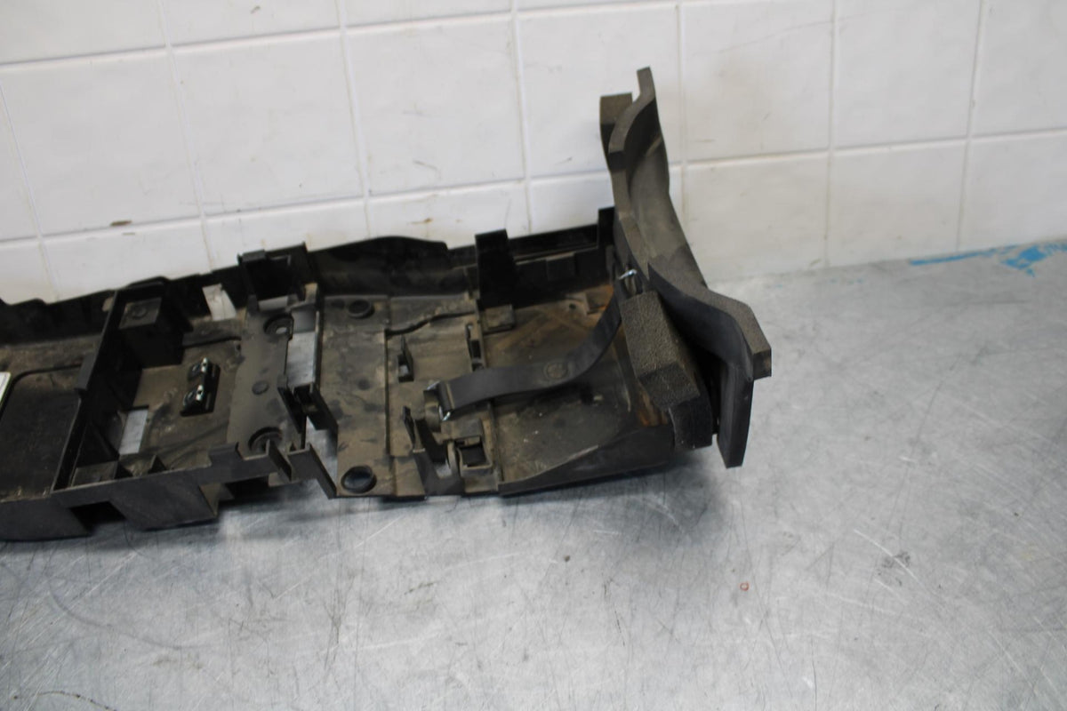 08-16 YAMAHA YZF R6 REAR BACK TAIL UNDERTAIL BATTERY TRAY PLASTIC BB436