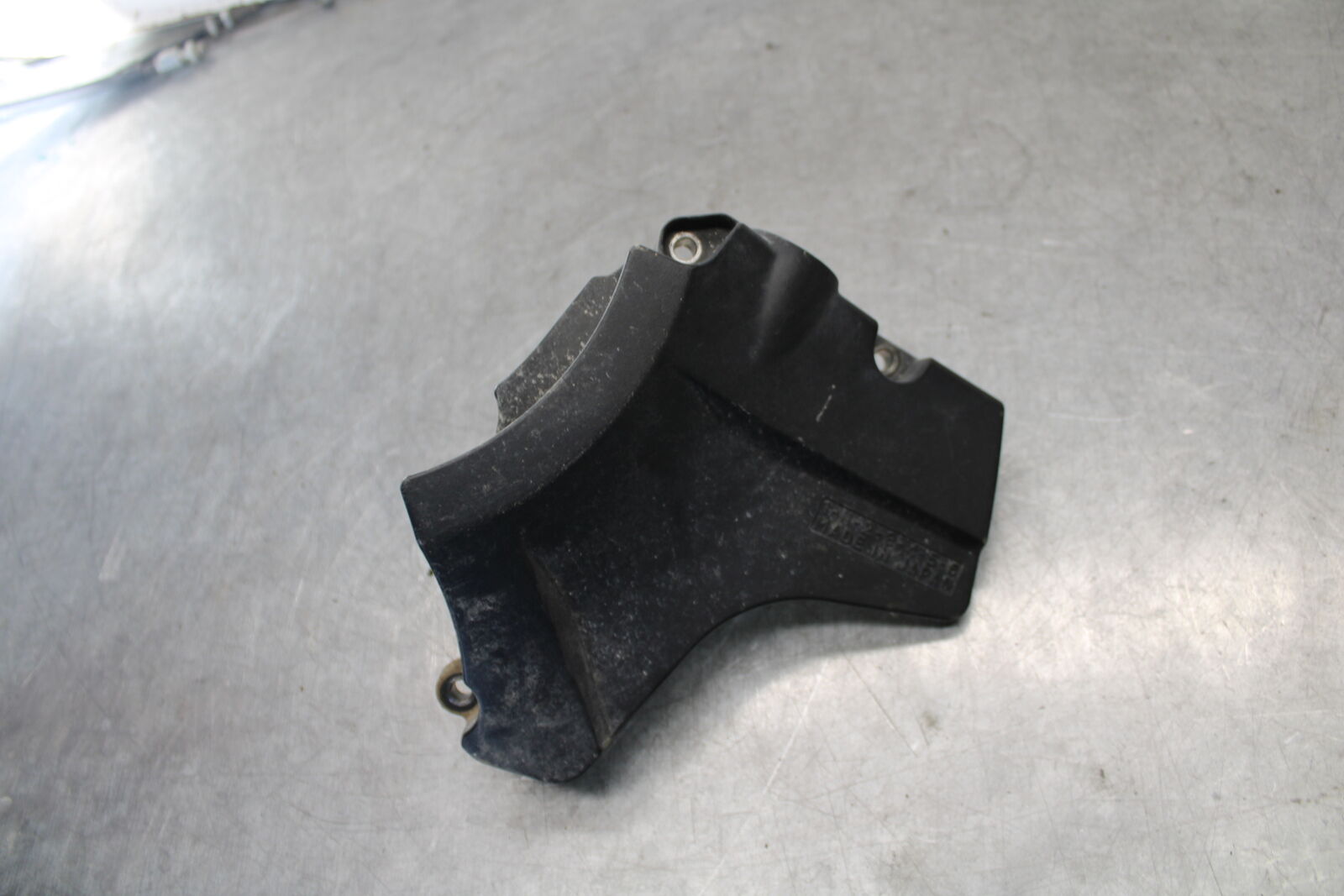 09-15 YAMAHA FZ6R ENGINE SPROCKET COVER BB686