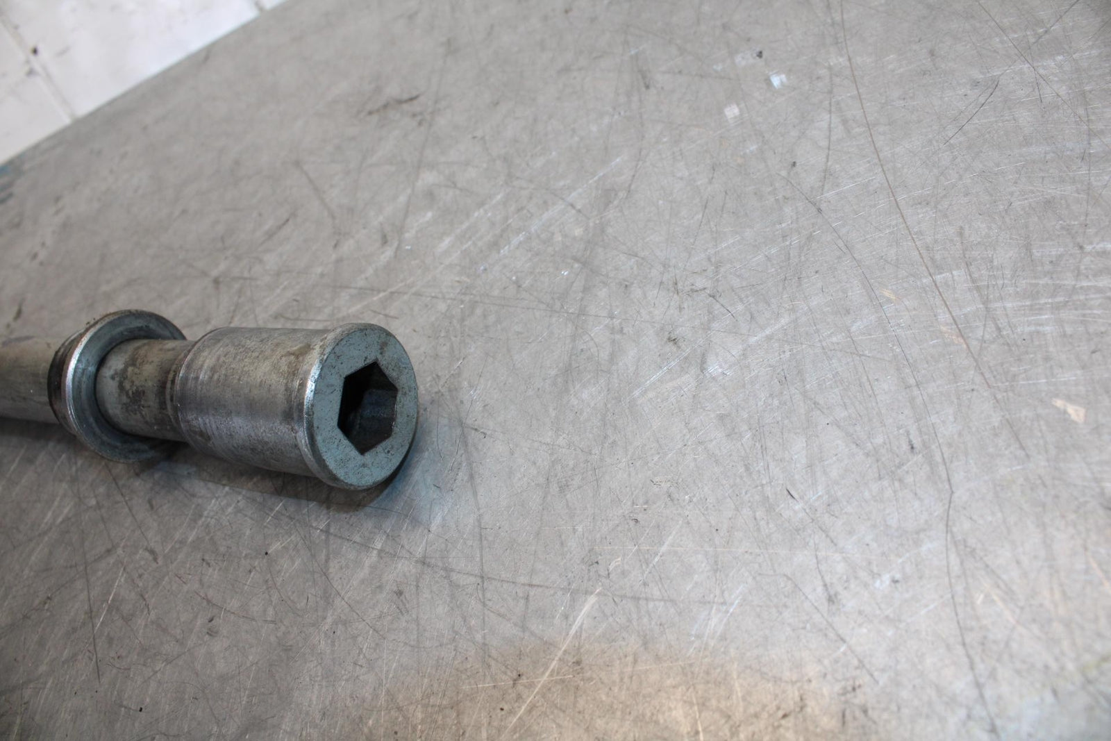 96-03 KAWASAKI NINJA ZX7R FRONT WHEEL RIM AXLE PIVOT BOLT BB438