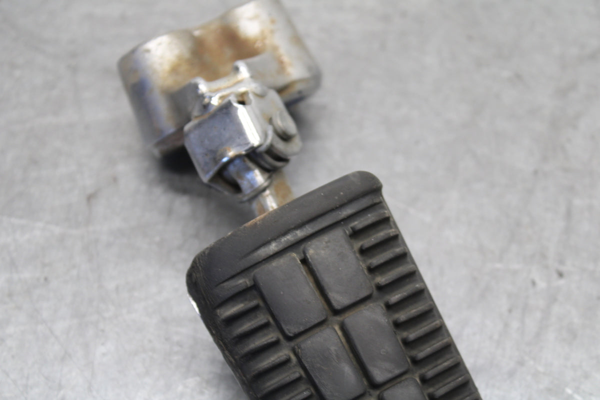 85-86 SUZUKI MADURA 1200 RIGHT FRONT FOOT REST PEG STEP  BB691