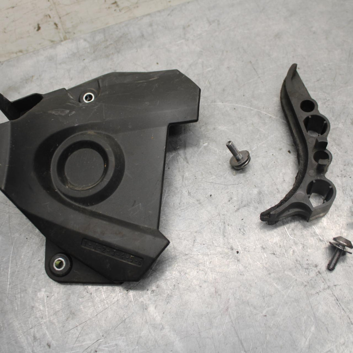 2015 Yamaha FJ09 ENGINE SPROCKET COVER BB41