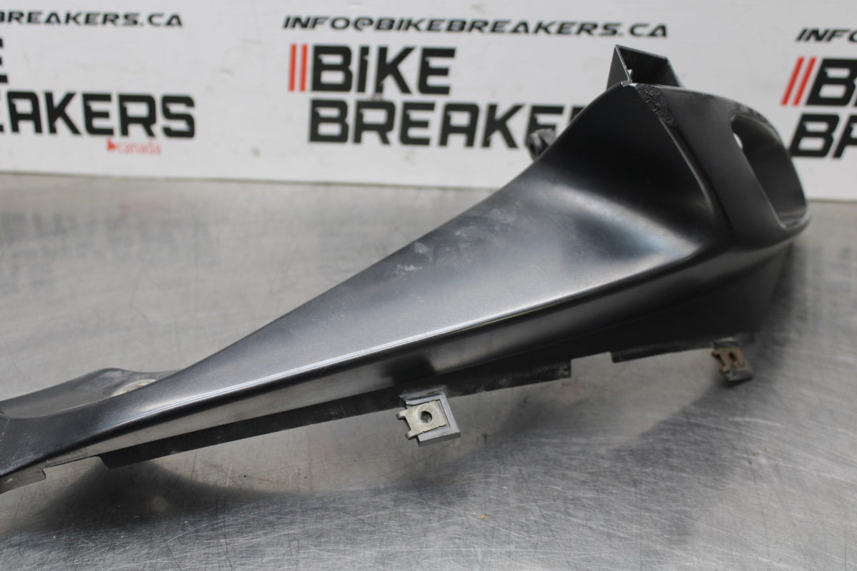 06-07 SUZUKI GSXR750 RIGHT FRONT DUCT COVER PANEL COWL BB811