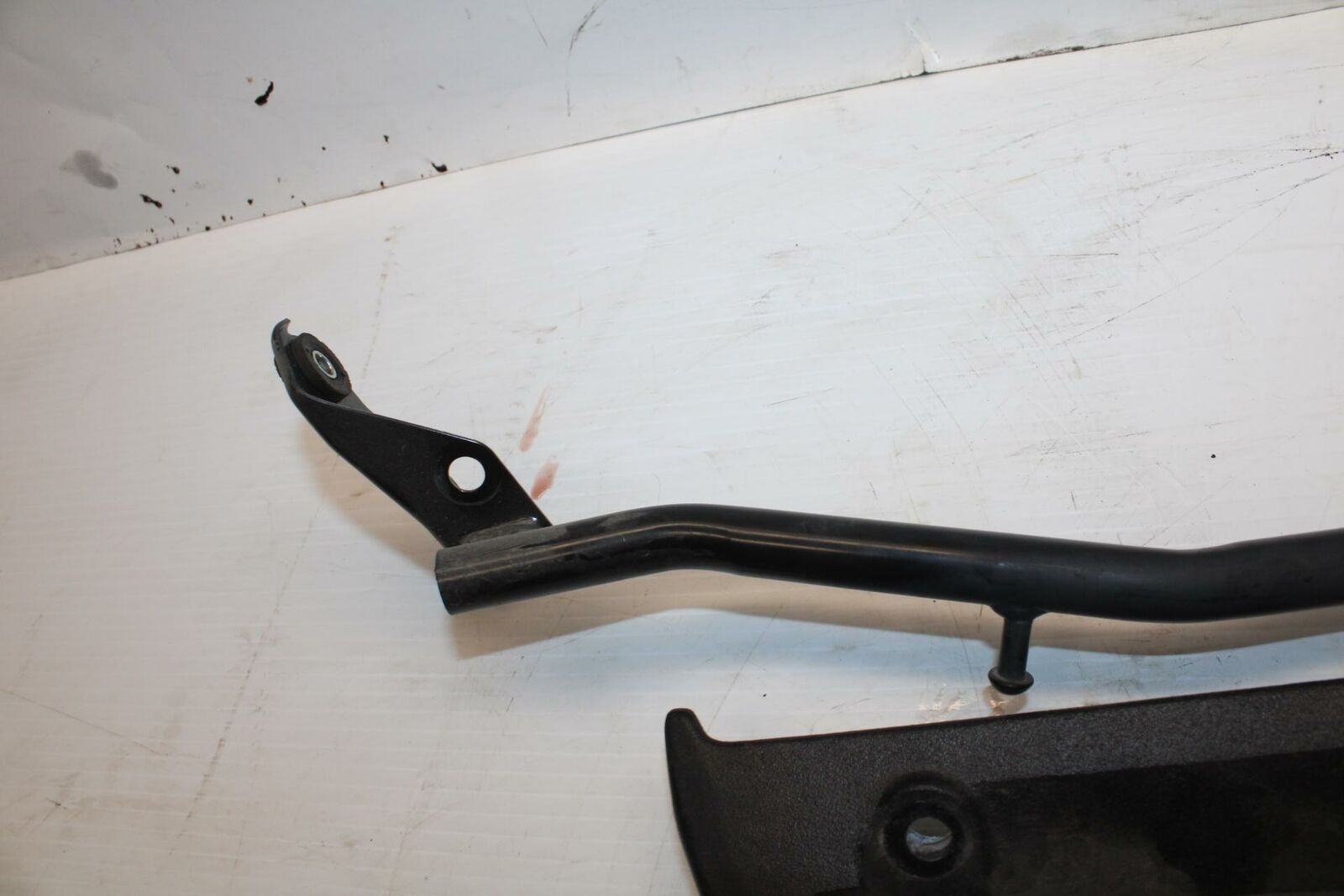04-09 SUZUKI GS500F PASSENGER REAR SEAT GRAB BAR HANDLE SET BB278