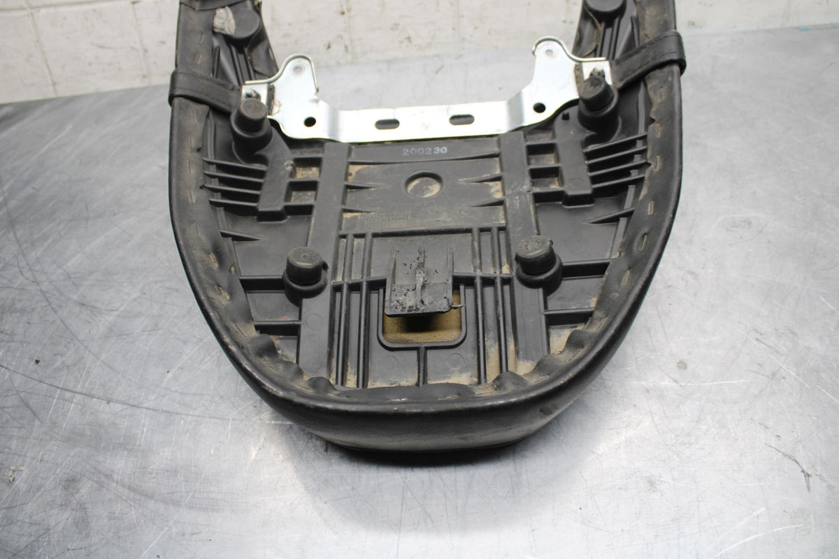 06-09 SUZUKI M109R BOULAVARD REAR BACK PASSENGER SEAT BB501