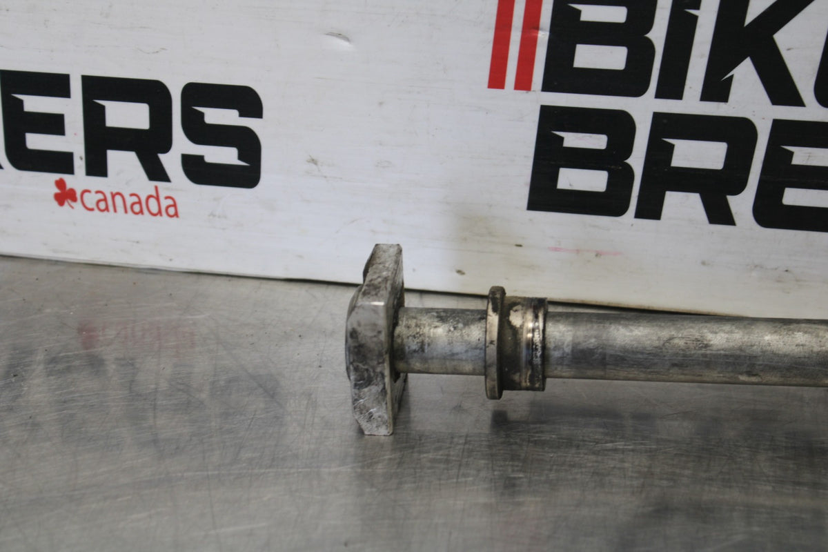04-05 KAWASAKI NINJA ZX10R REAR AXLE BACK WHEEL RIM PIVOT BOLT AXEL BB931