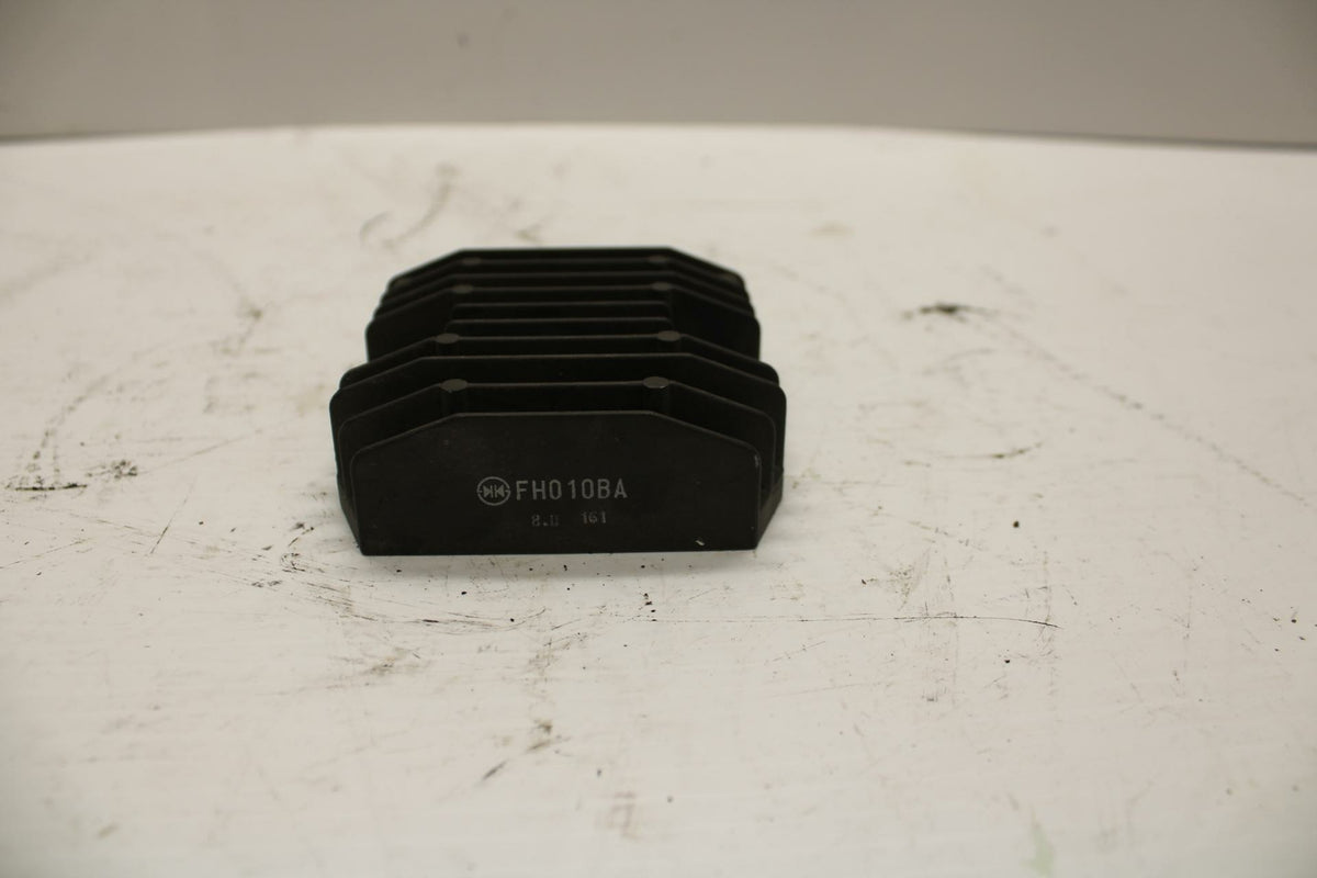 99 YAMAHA YZF R6 RECTIFIER VOLTAGE REGULATOR 4JH-81960-01-00 BB246