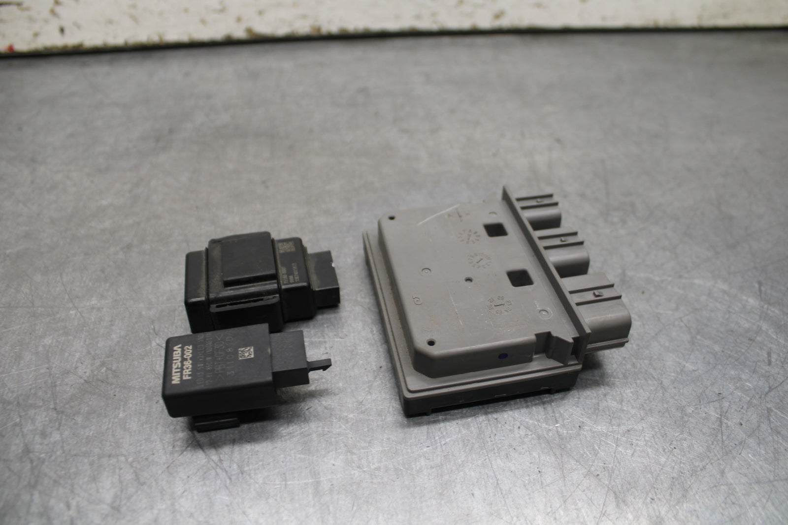 24 KAWASAKI NINJA 500 ABS RELAY ASSEMBLY FUSE BOX SET BB730