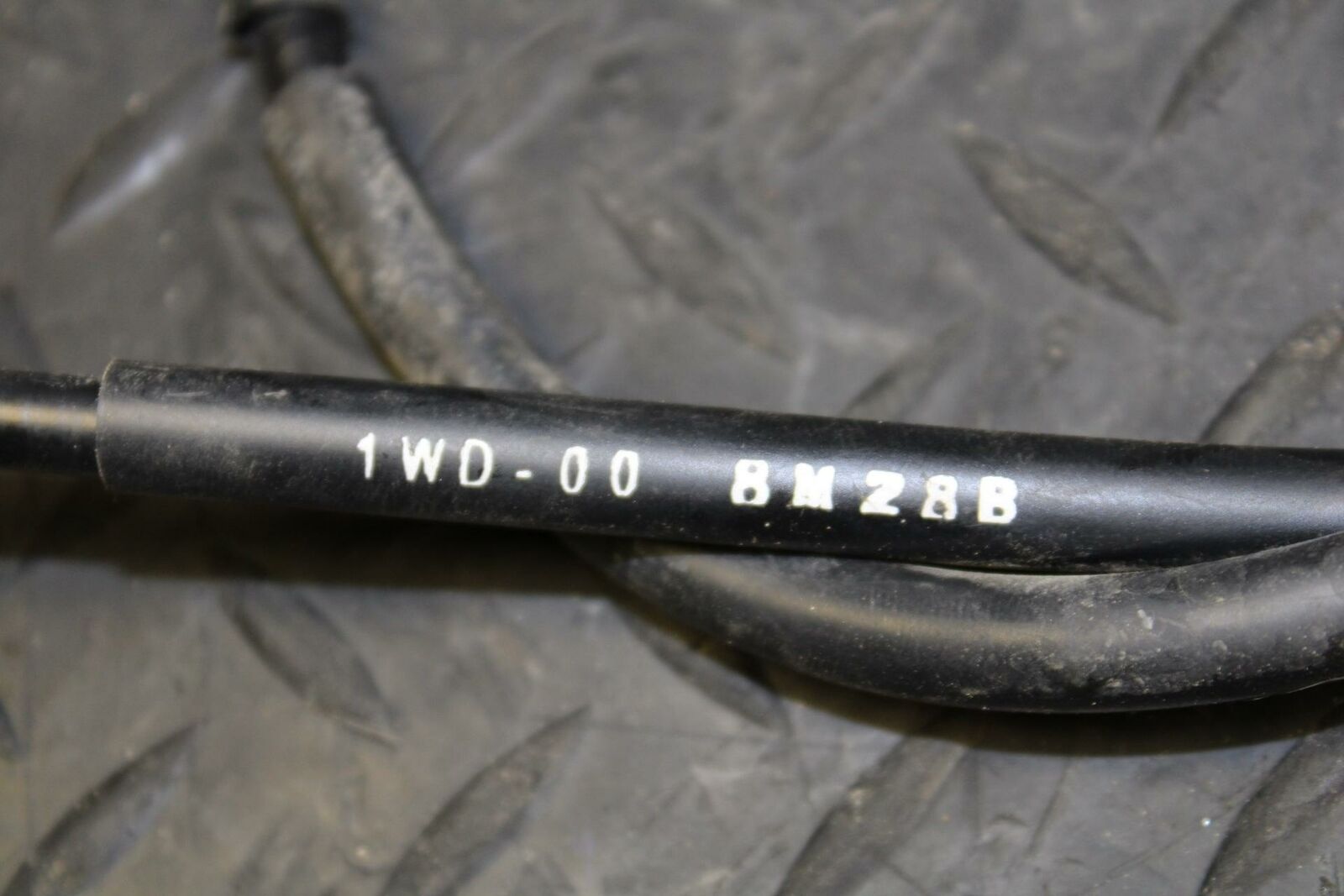 19 YAMAHA YZF R3 CLUTCH CABLE LINE BB177
