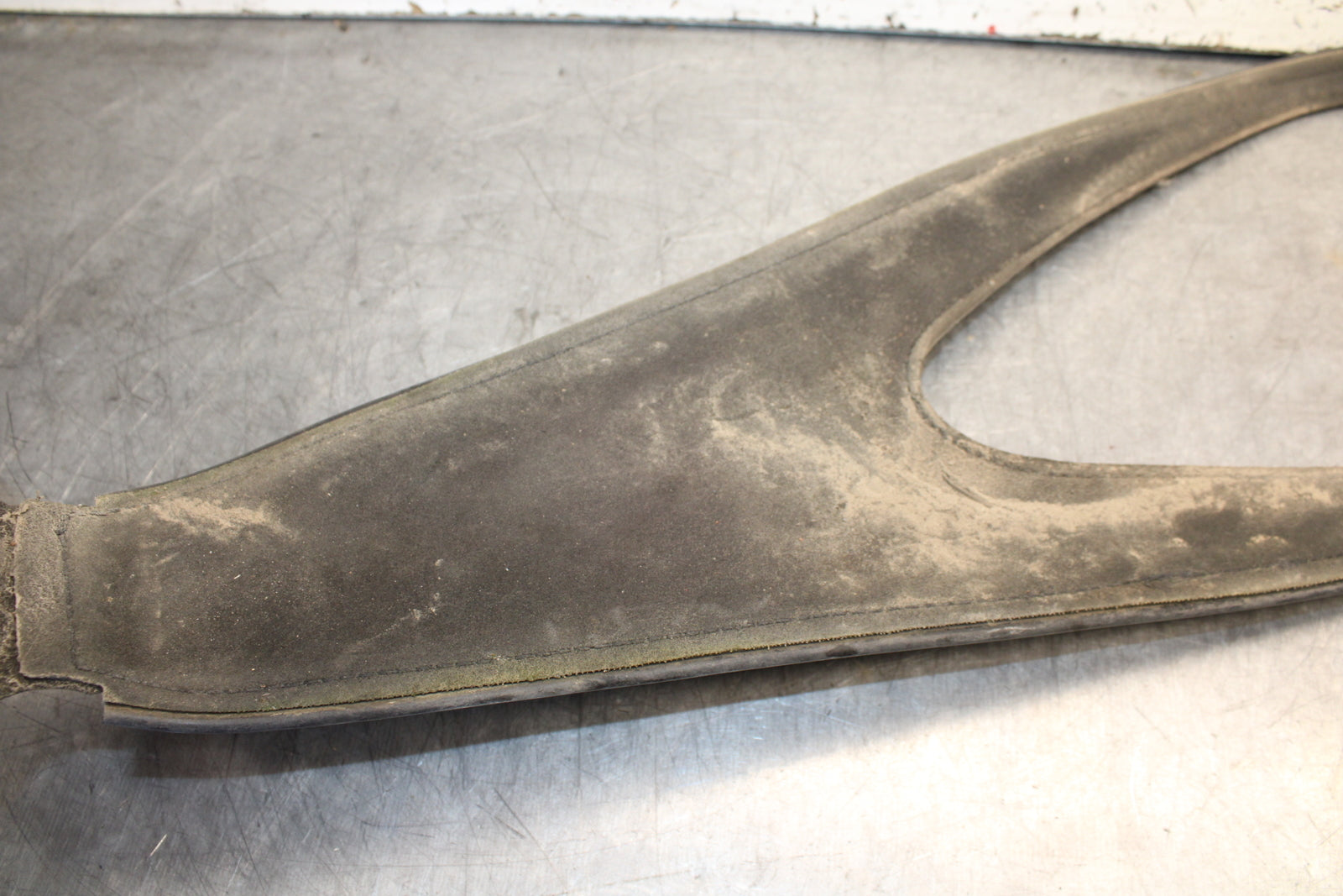 02-04 HONDA VTX1800S GAS TANK FUEL CELL BELT BB712