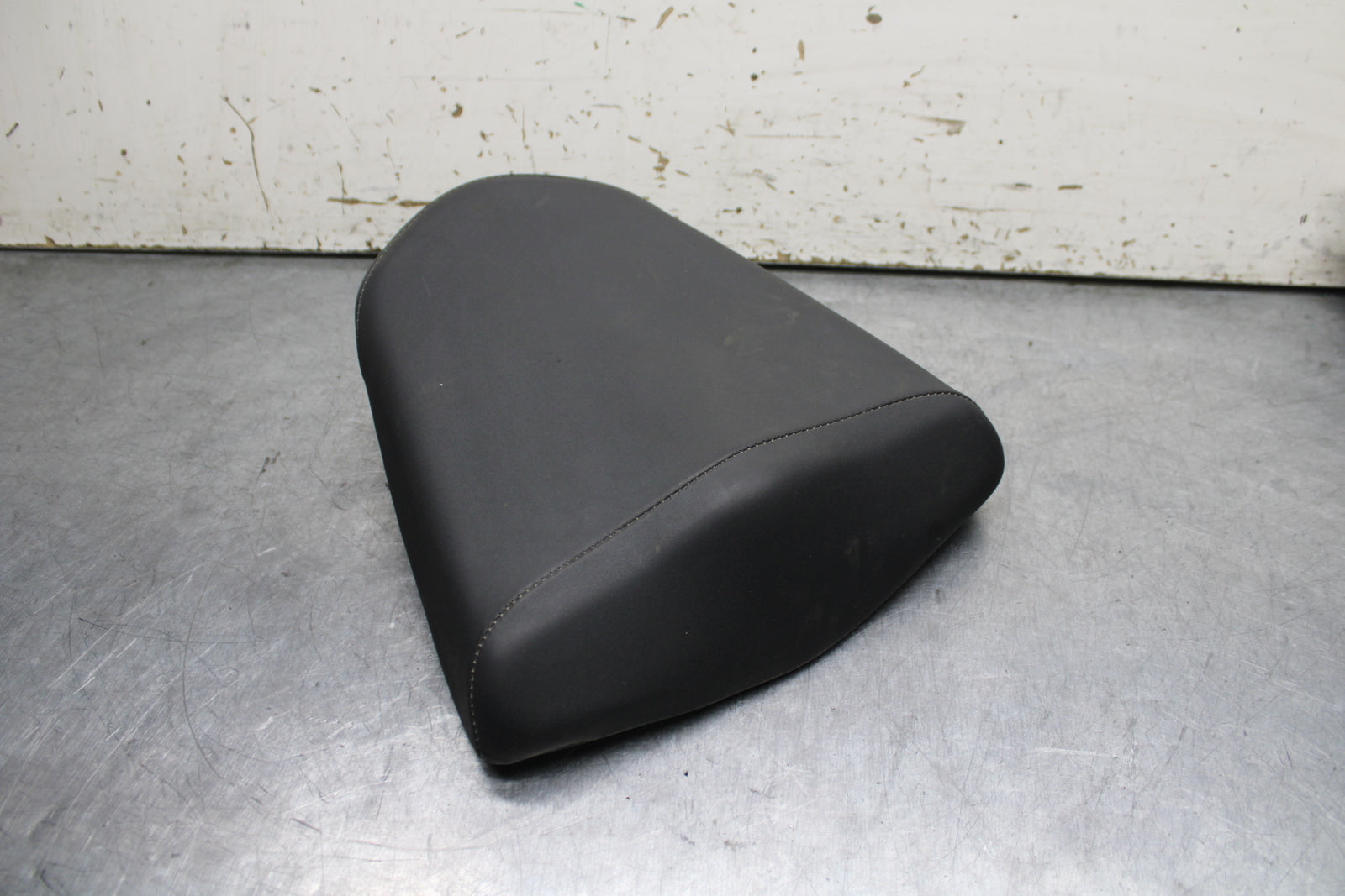 15-16 HONDA CB300F REAR BACK PASSENGER TANDEM SEAT PAD SADDLE PILLION BB740