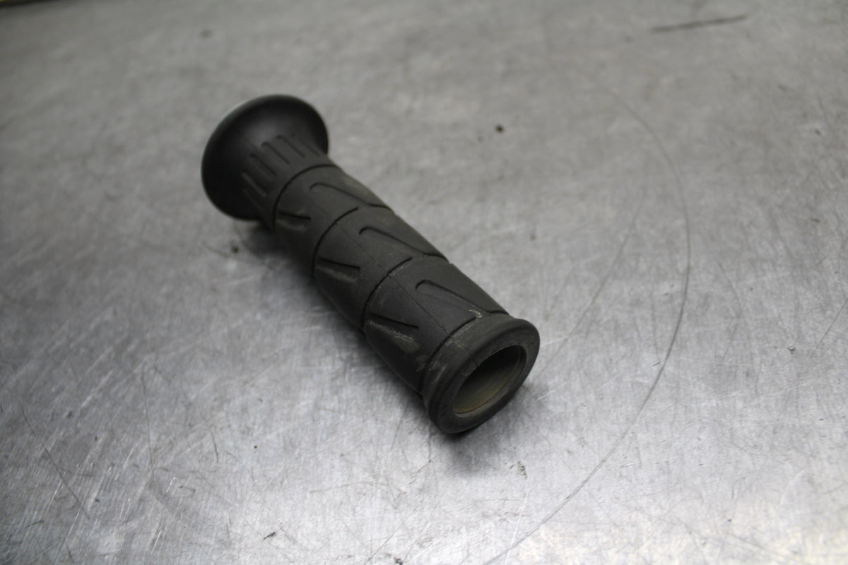 24 KAWASAKI NINJA 500 ABS RIGHT THROTTLE GRIP BB744