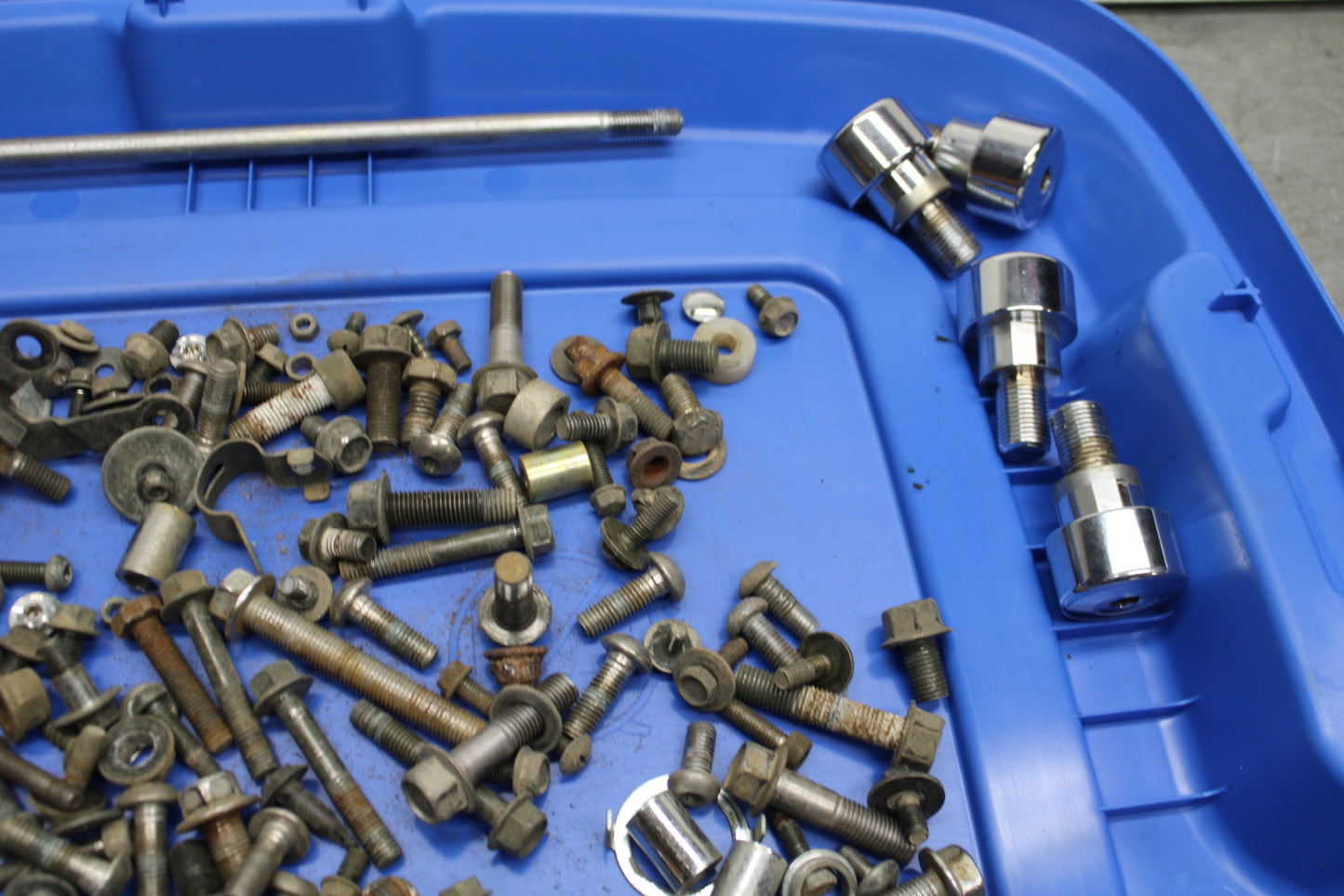 02-03 YAMAHA V STAR 1100 MOUNTING BOLTS HARDWARE MOTOR SCREWS BB124