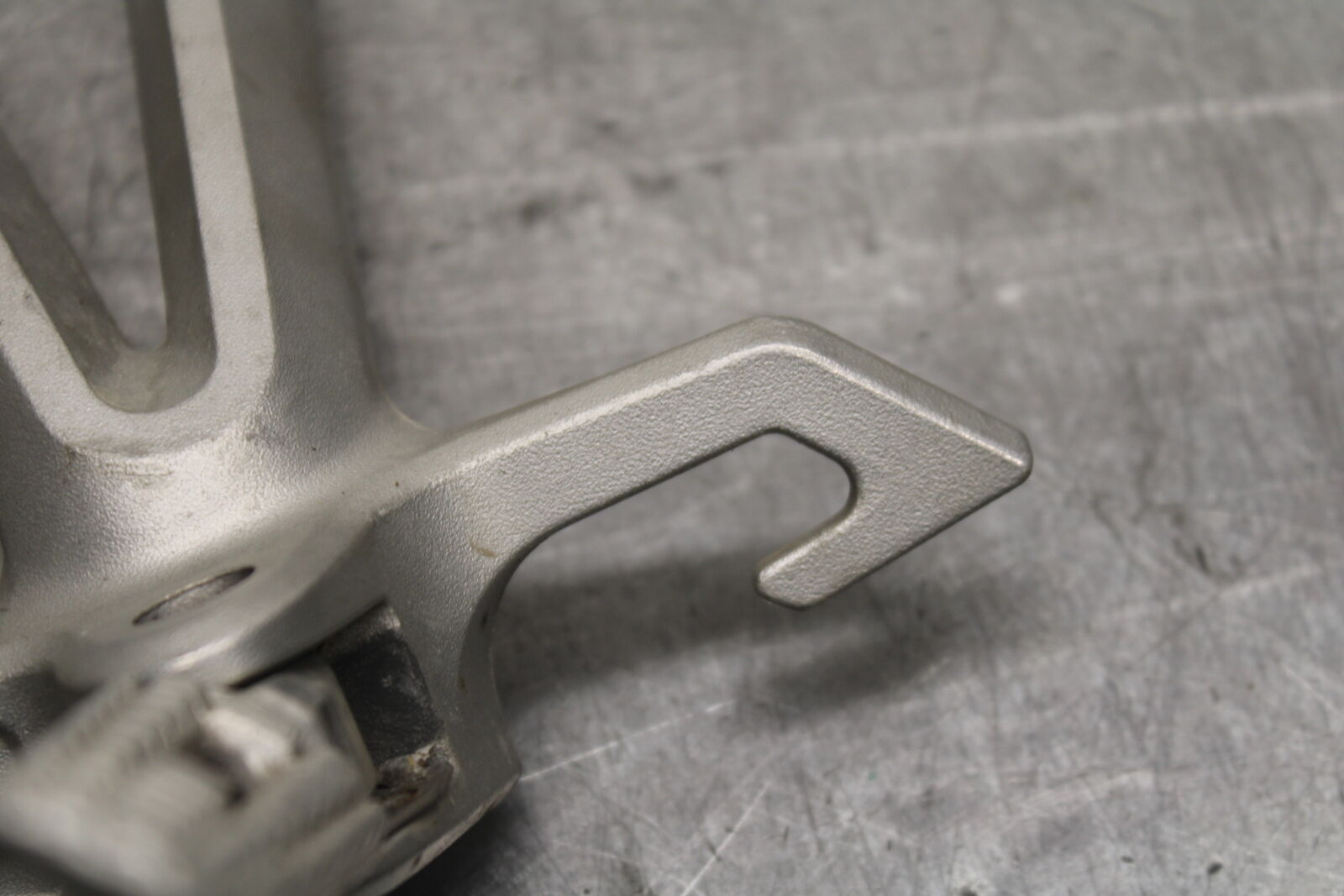 05-08 SUZUKI GSXR1000 REAR BACK PASSENGER PEG SET PAIR BB113